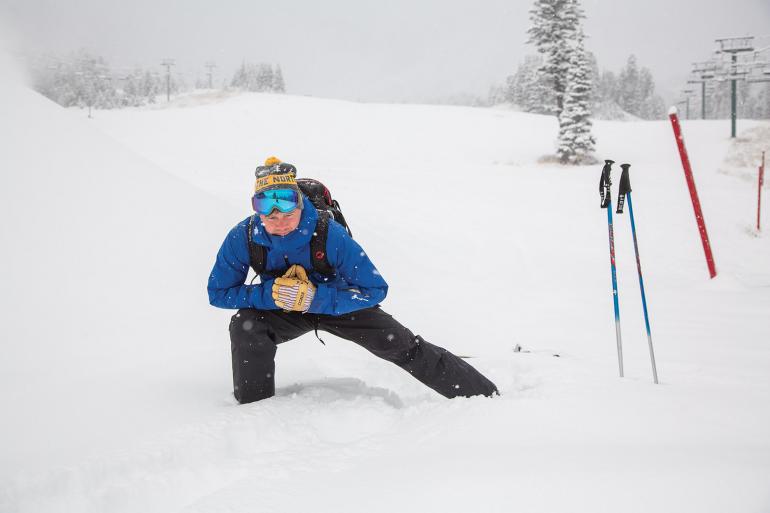 Ski pregame stretch side lunge
